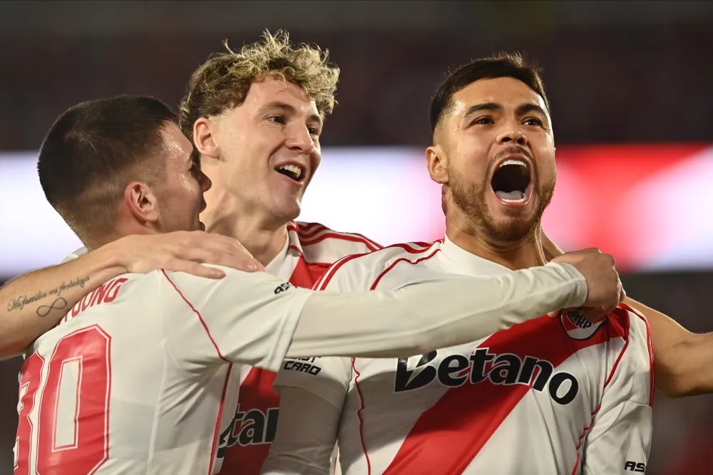 River goleó a Barracas con autoridad y avanzó a cuartos del Torneo Apertura