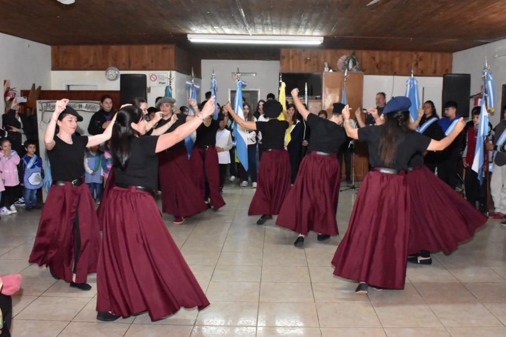 Con tradición y emoción, Mechongué celebró sus 114 años