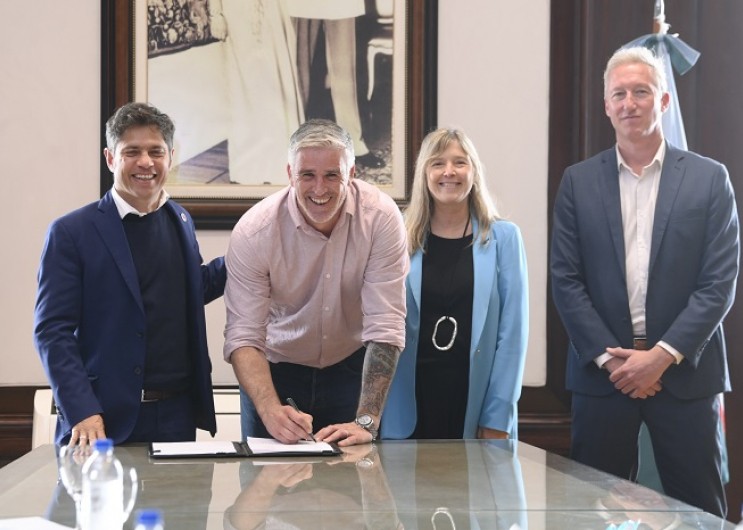 Kicillof lanza créditos accesibles para emprendedores: apoyo a la economía popular en 22 municipios