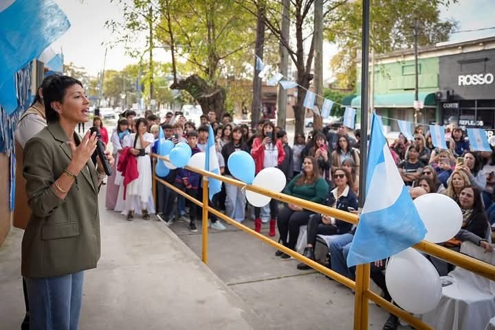 Quilmes: la EES N.º 53 ya lleva el nombre “Patricias Argentinas” y reivindica el rol de las mujeres en la historia