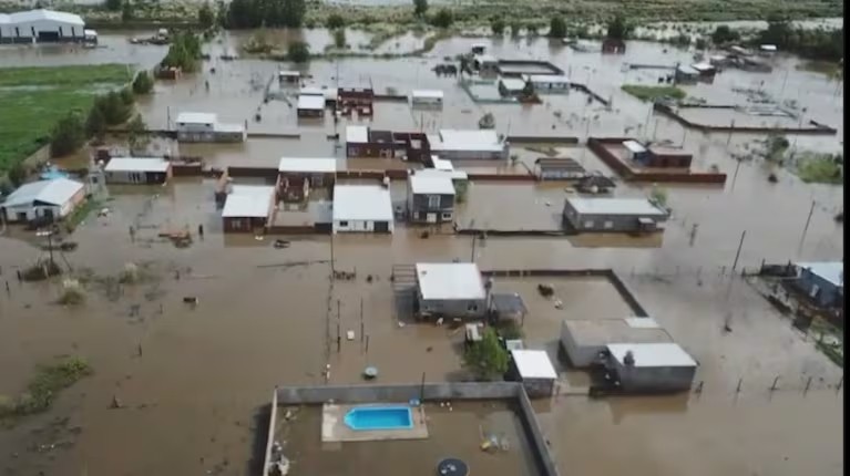 Lluvias históricas colapsan el norte bonaerense: alerta roja y caos en Zárate y Pergamino