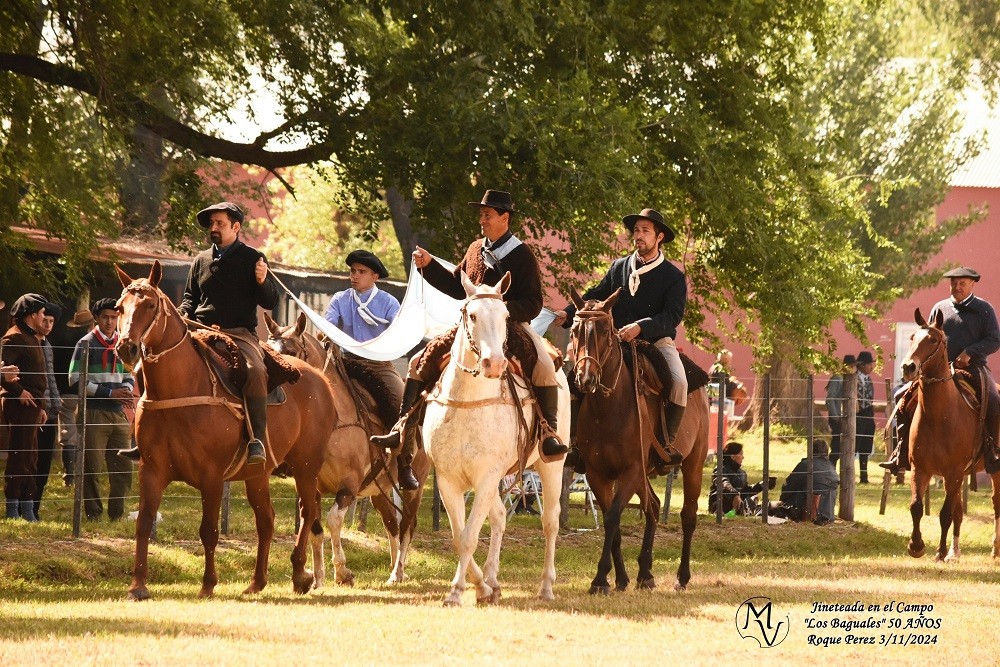 Un 25 de mayo a puro campo en una pequeña y curiosa localidad roqueperense
