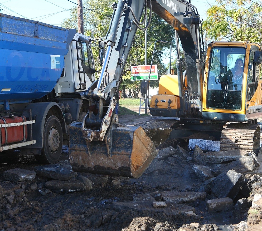 Impactante avance en 9 de Abril: el Municipio refuerza calles con hormigón de alta resistencia
