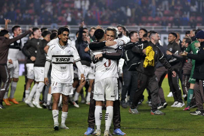Platense dio otro golpe y jugará la final con Huracán tras eliminar a San Lorenzo