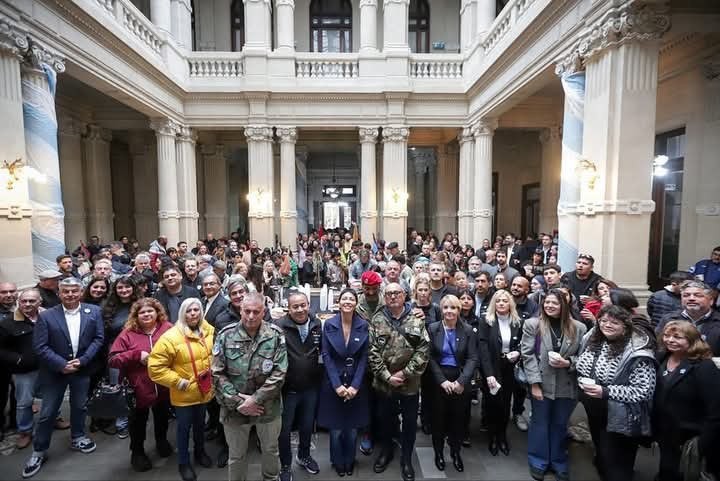 “La Patria hoy nos necesita más que nunca”: Mayra Mendoza encabezó los actos del 25 de Mayo en Quilmes
