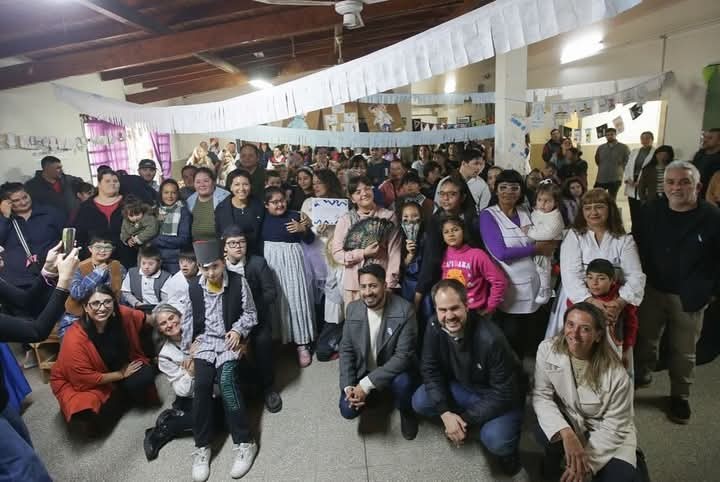 Mayra Mendoza entregó nuevo equipamiento a una escuela especial de Quilmes gracias al programa PRODECO