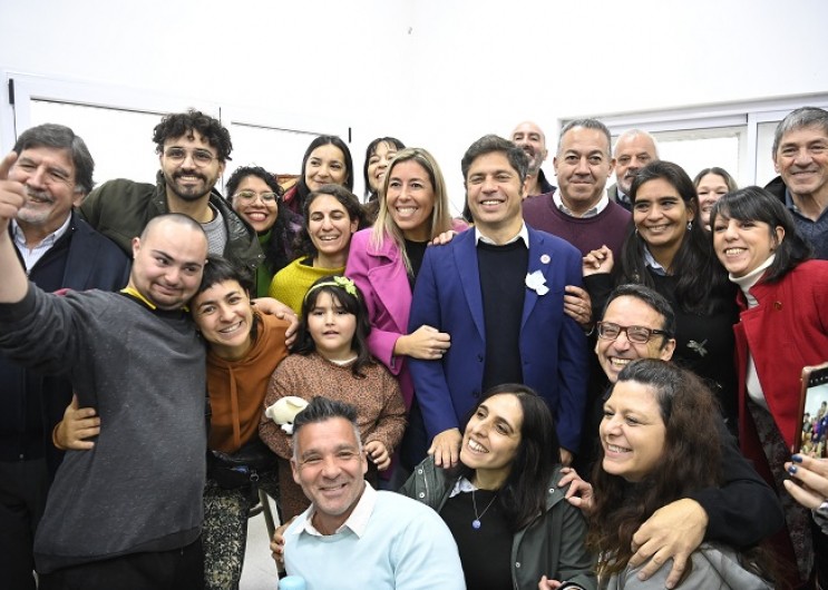 Kicillof inauguró una escuela de educación especial en Almirante Brown y reforzó la seguridad con nuevos móviles