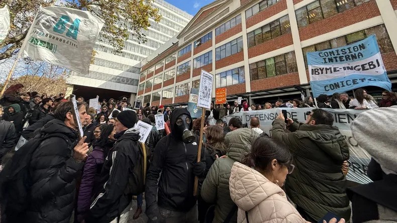Cientificidio en marcha: multitud contra el vaciamiento del sistema científico argentino