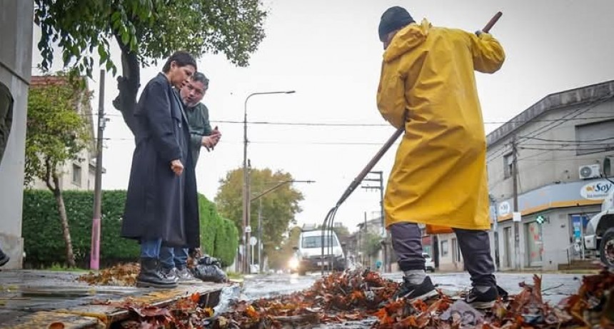 Mayra Mendoza supervisó operativos de limpieza y desobstrucción ante la alerta por lluvias en Quilmes