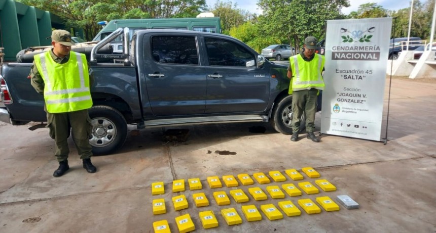 Gendarmería secuestró más de 31 kilos de cocaína ocultos en una camioneta en Salta