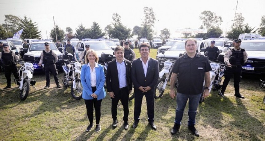 Kicillof refuerza la seguridad en La Matanza con patrulleros, motos y una nueva base policial