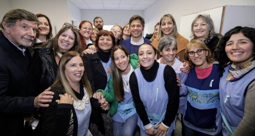 “No van a poder destruir este jardín”: Kicillof inauguró obras educativas y recorrió una nueva planta industrial en Azul