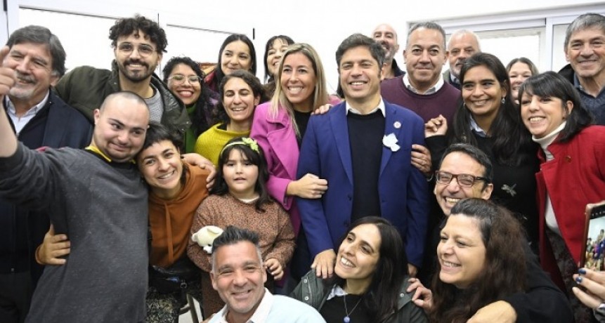 Kicillof inauguró una escuela de educación especial en Almirante Brown y reforzó la seguridad con nuevos móviles