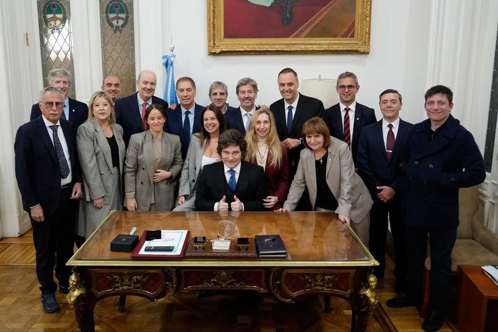 Fuerte suba en la c&uacute;pula del Estado: los sueldos de ministros y secretarios aumentan m&aacute;s de 120 por ciento