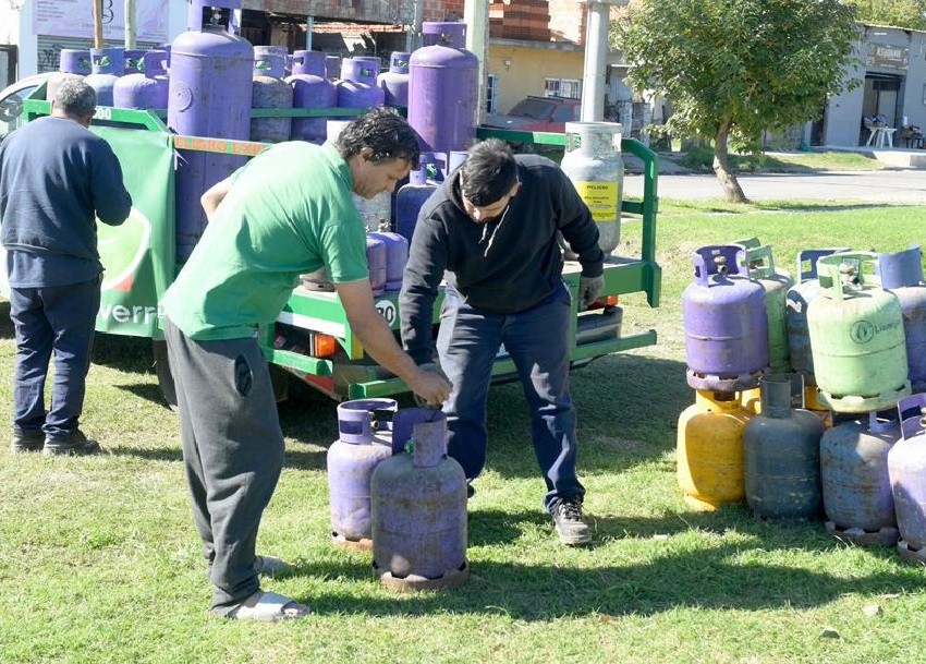 Garrafas a precio accesible en Luis Guill&oacute;n: operativo municipal busca aliviar el gasto de las familias