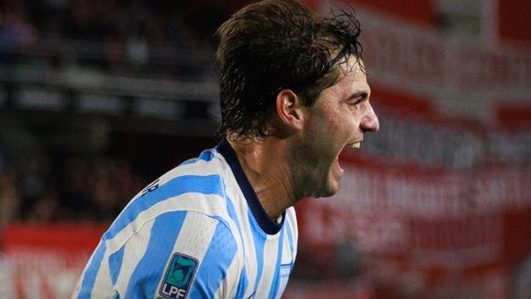 Racing golpe&oacute; en el final, elimin&oacute; a Estudiantes y va por Rosario Central en cuartos