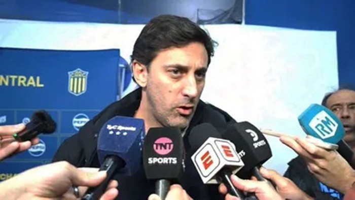 Fuerte descargo de Milito tras la eliminaci&oacute;n de Racing: "Nos sentimos robados"