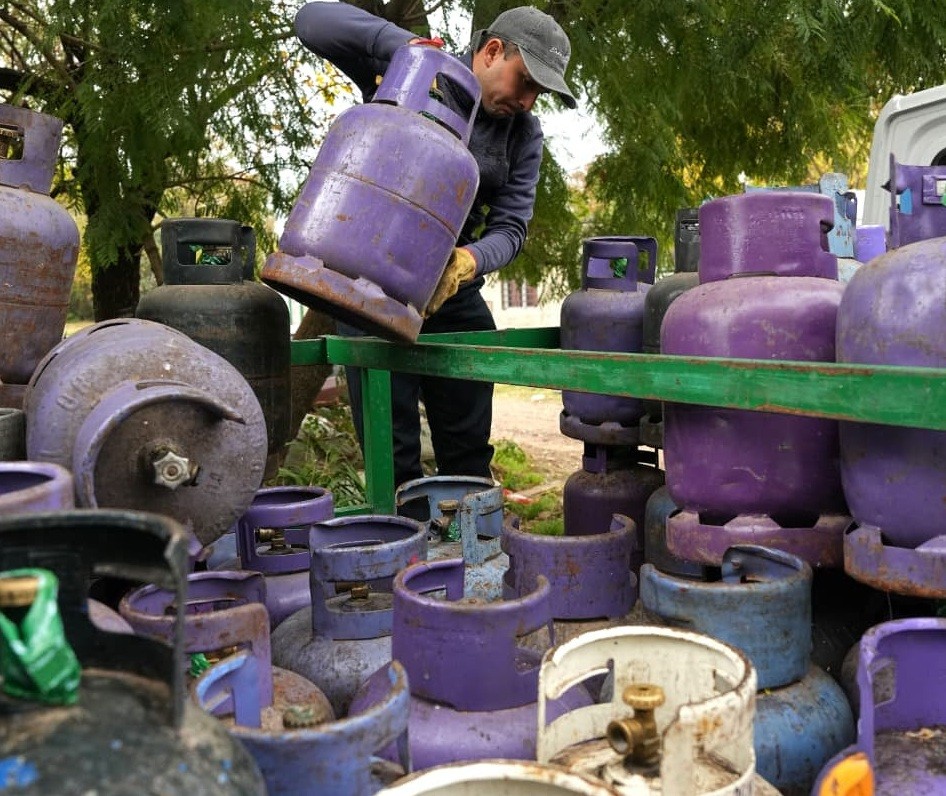 Buscan aliviar el bolsillo: realizaron un nuevo operativo de garrafas a precio reducido en El Jag&uuml;el