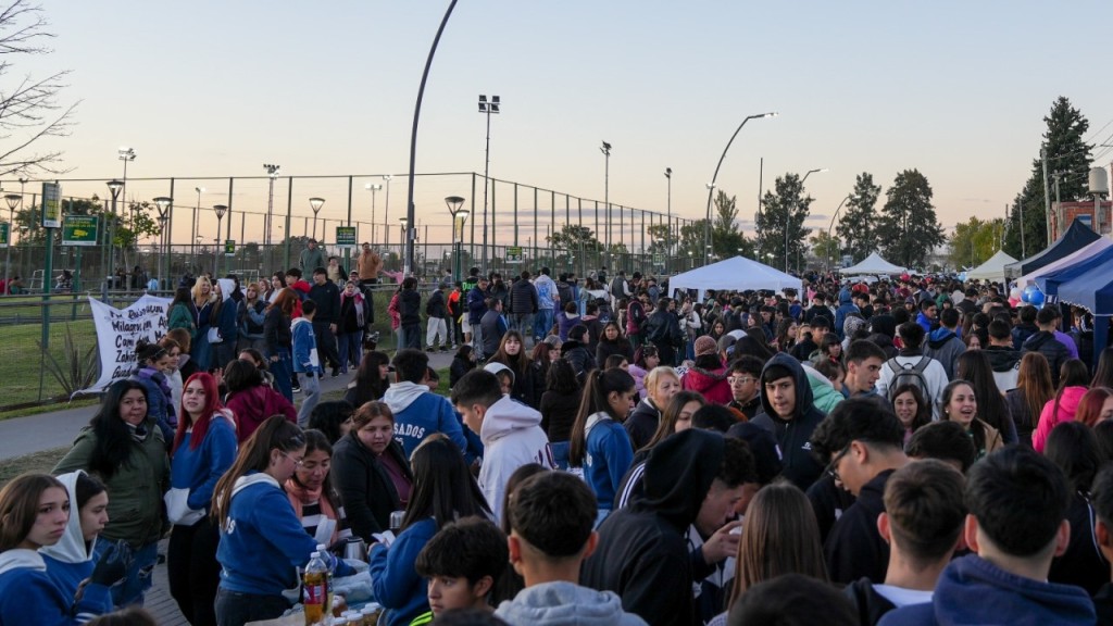 La Plaza de Egresados convoc&oacute; a m&aacute;s de 40 escuelas y se convirti&oacute; en una ayuda clave para los viajes de fin de curso
