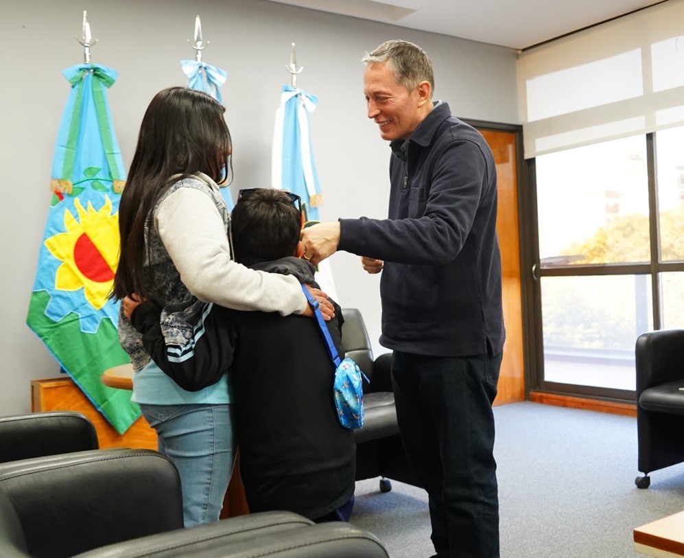 Fernando Gray recibi&oacute; a la familia de Yuthiel, el ni&ntilde;o que enfrenta una nueva operaci&oacute;n tras un grave accidente