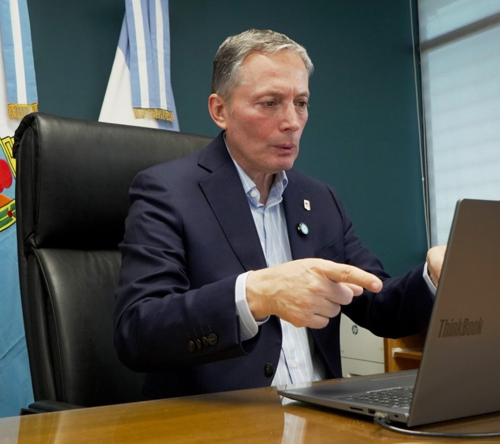 Gray lanz&oacute; una dura advertencia contra Milei y habl&oacute; de un gobierno con &ldquo;fecha de vencimiento&rdquo;