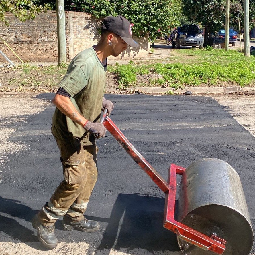 Avanzan las obras viales en El Jag&uuml;el: realizan trabajos de bacheo en calles del distrito