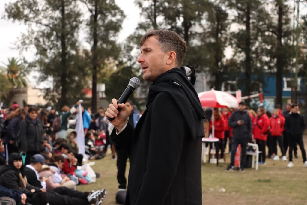 Mor&oacute;n lanz&oacute; una tarjeta con descuentos para j&oacute;venes y busca reactivar el consumo en comercios locales