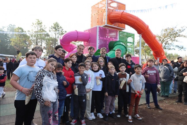 Renovaron la hist&oacute;rica Plaza del Ferrocarril en Castelli y sumaron juegos tem&aacute;ticos para toda la familia
