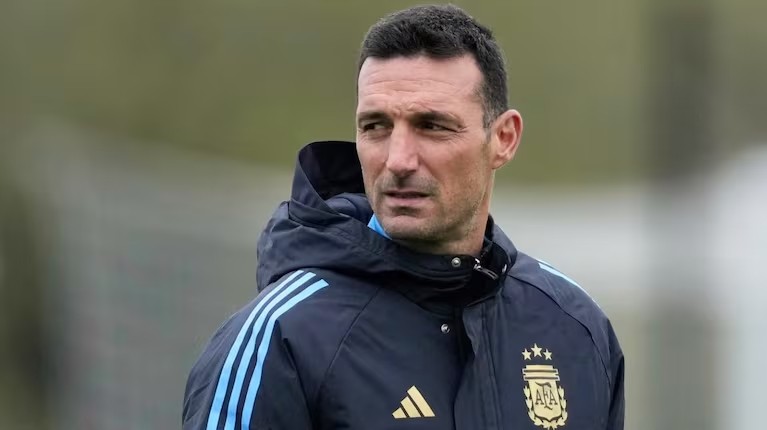 Scaloni prepara una sorpresa antes del Mundial: viajar&aacute; con una lista ampliada para los amistosos