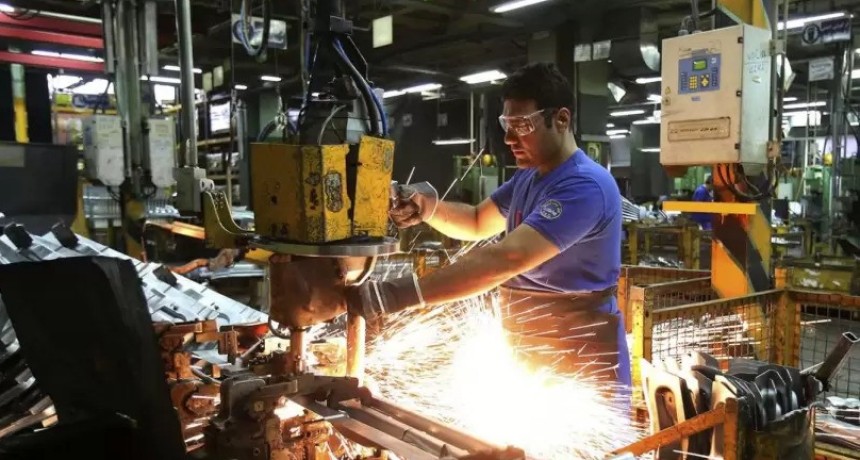 Industria en ca&iacute;da: Argentina se desacopla del giro productivo global