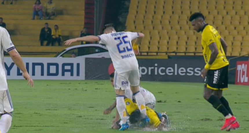 Boca cay&oacute; en Guayaquil en un duelo caliente y qued&oacute; contra las cuerdas en la Libertadores