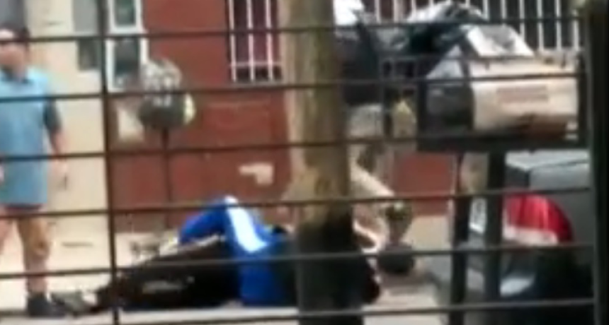 As&iacute; atraparon a un motochorro en San Justo: vecinos lo redujeron con una llave de Jiu Jitsu