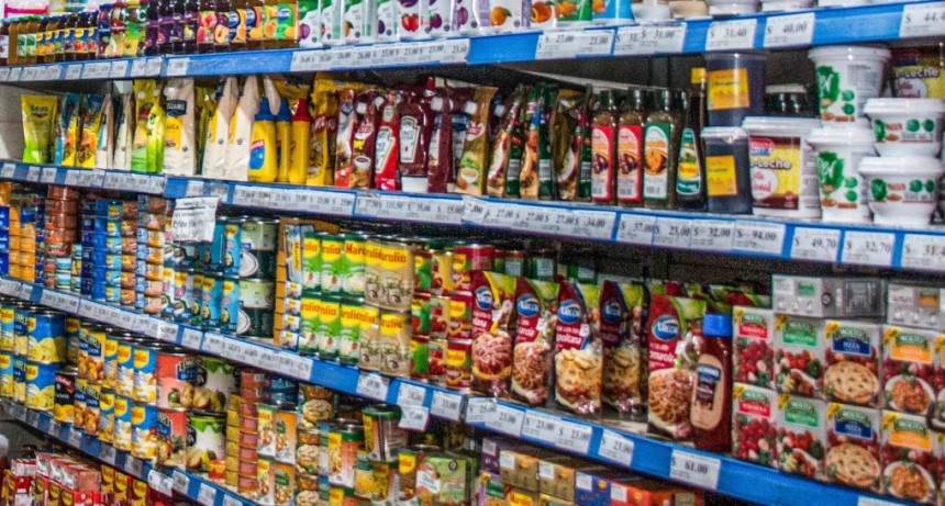 La inflaci&oacute;n baj&oacute; en abril, pero el alivio no llega: tarifas y transporte siguieron empujando los precios