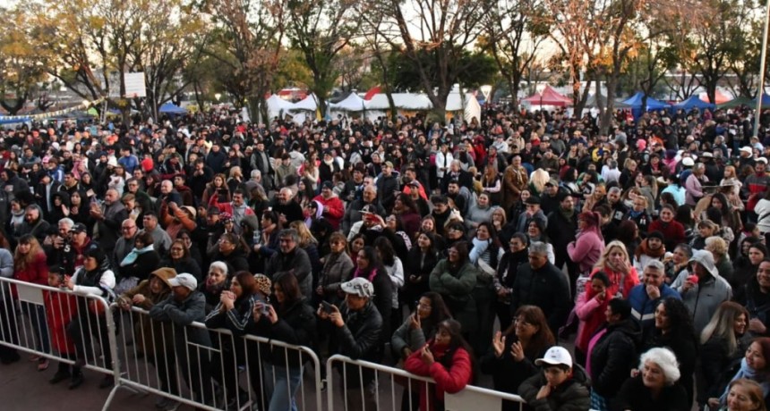 Una multitud colm&oacute; Mor&oacute;n para celebrar al Se&ntilde;or de los Milagros de Mail&iacute;n