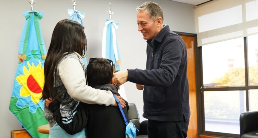Fernando Gray recibi&oacute; a la familia de Yuthiel, el ni&ntilde;o que enfrenta una nueva operaci&oacute;n tras un grave accidente