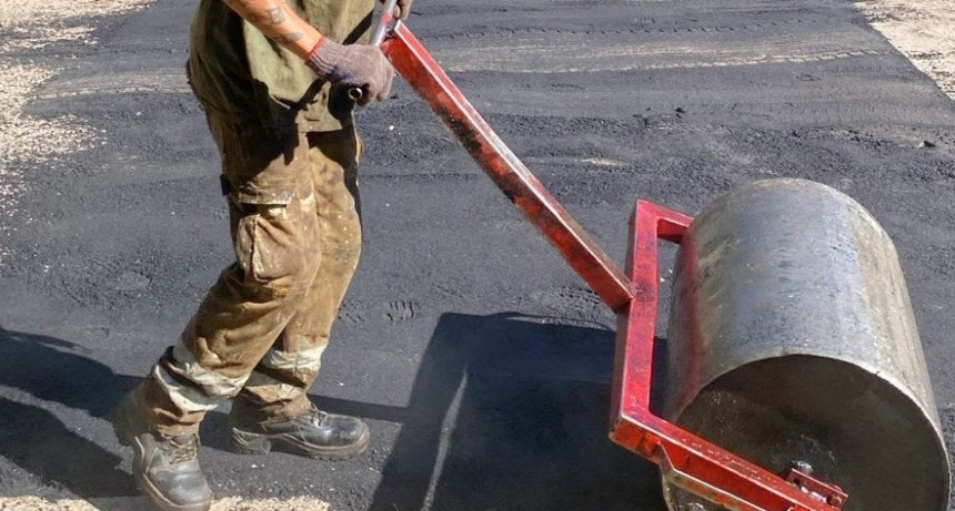 Avanzan las obras viales en El Jag&uuml;el: realizan trabajos de bacheo en calles del distrito