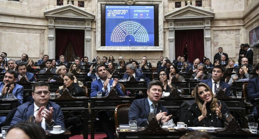 Diputados aprob&oacute; la ley Hojarasca y la reforma de Zona Fr&iacute;a, tambi&eacute;n el oficialismo bloque&oacute; la ofensiva opositora contra Adorni