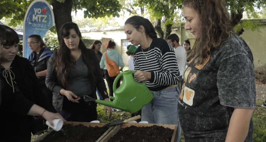 La Matanza impulsa una revoluci&oacute;n verde en las aulas: m&aacute;s de 100 escuelas ya tienen su propia huerta