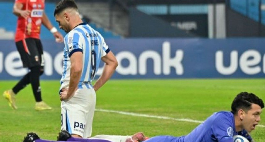 Racing lo ten&iacute;a en el bolsillo, se derrumb&oacute; al final y qued&oacute; afuera de la Sudamericana