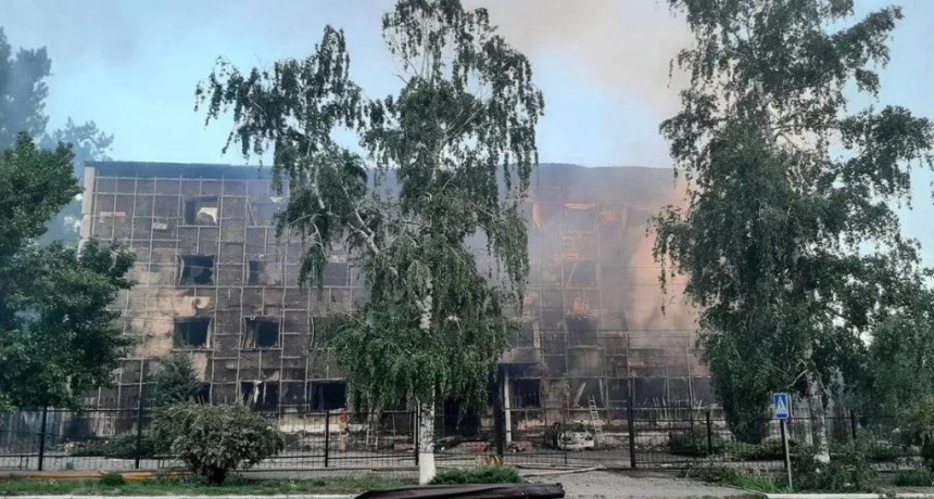 Ucrania ataca a residencia estudiantil en Lugansk: denuncian muertos y decenas de heridos tras bombardeo nocturno