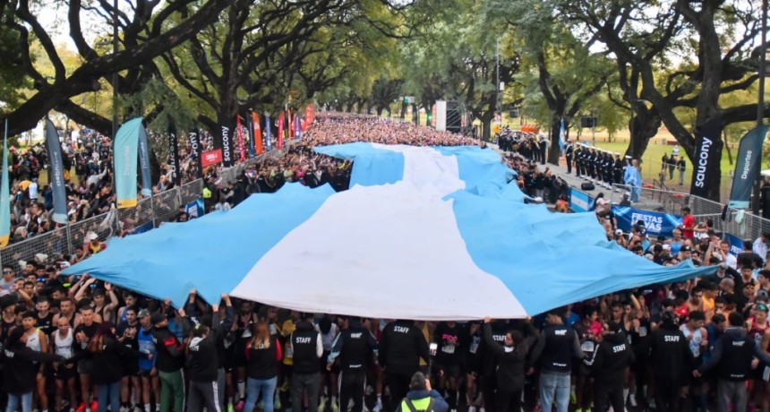 M&aacute;s de 15 mil corredores coparon Palermo en una edici&oacute;n hist&oacute;rica de las Fiestas Mayas