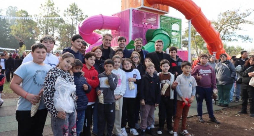Renovaron la hist&oacute;rica Plaza del Ferrocarril en Castelli y sumaron juegos tem&aacute;ticos para toda la familia