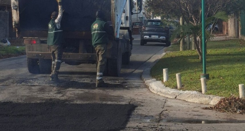 Avanzan las obras en Luis Guill&oacute;n: el Municipio realiz&oacute; nuevos trabajos de bacheo sobre una importante calle