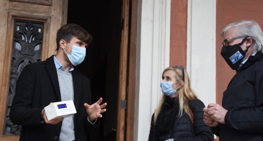 El Municipio continúa entregando medidores de ambiente en gimnasios y escuelas de Morón