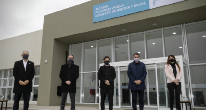 Axel Kicillof inauguró una nueva alcaidía y dos hospitales modulares para el Complejo Penitenciario de Varela