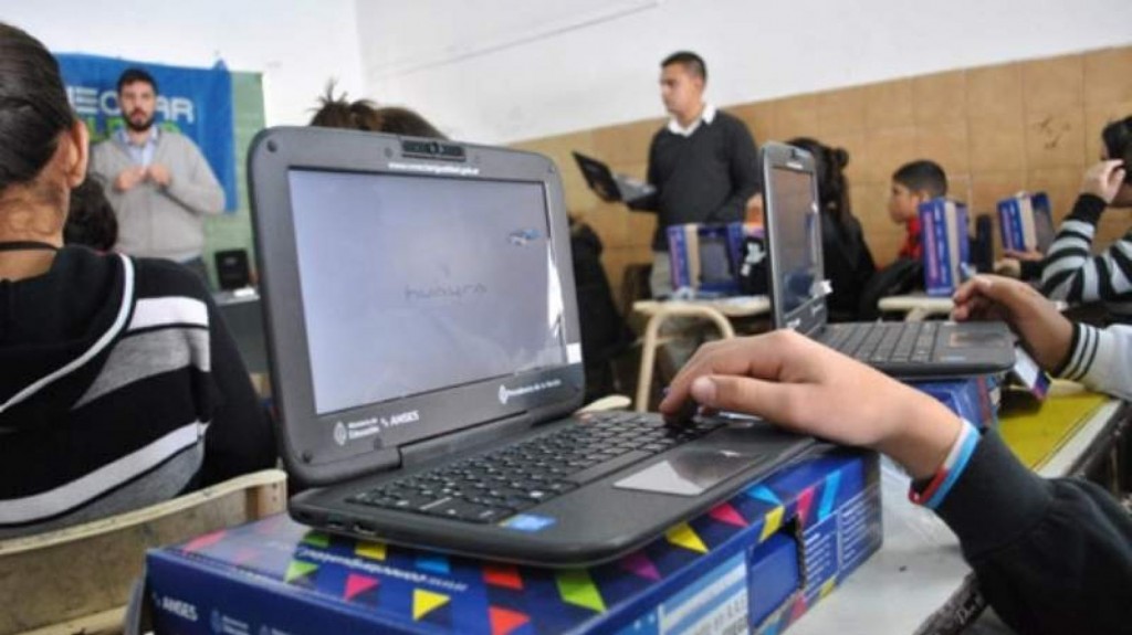 El Ministerio de Educación entregó en una semana más de 29 mil netbooks en 357 escuelas