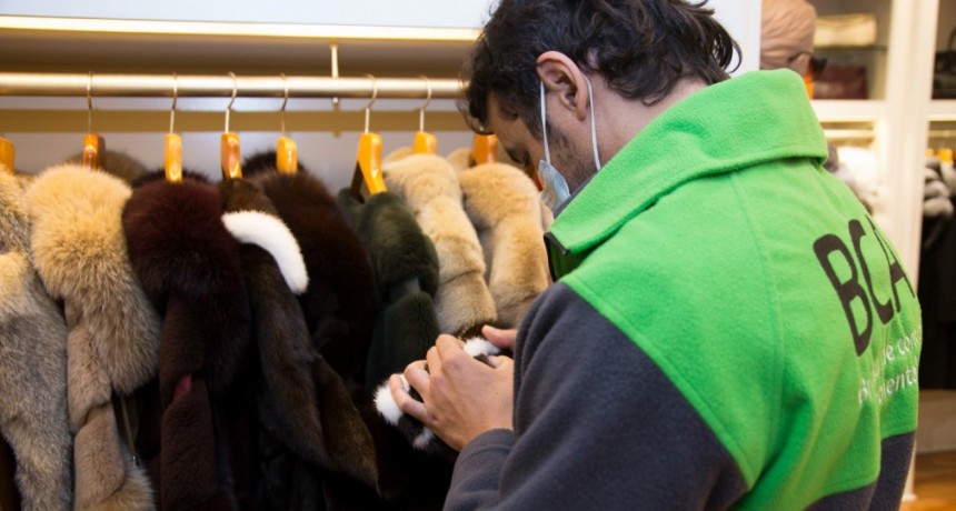 Continúan los controles por la venta de indumentaria y accesorios confeccionados a partir de fauna silvestre