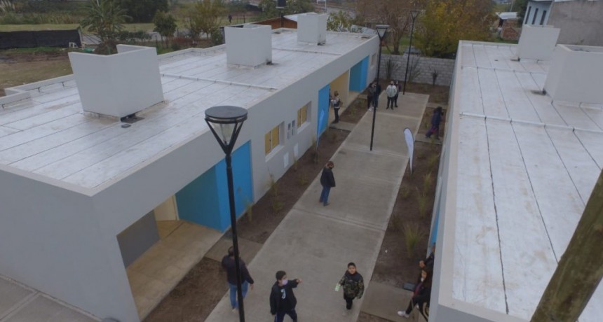 Ferraresi entregó viviendas en Avellaneda