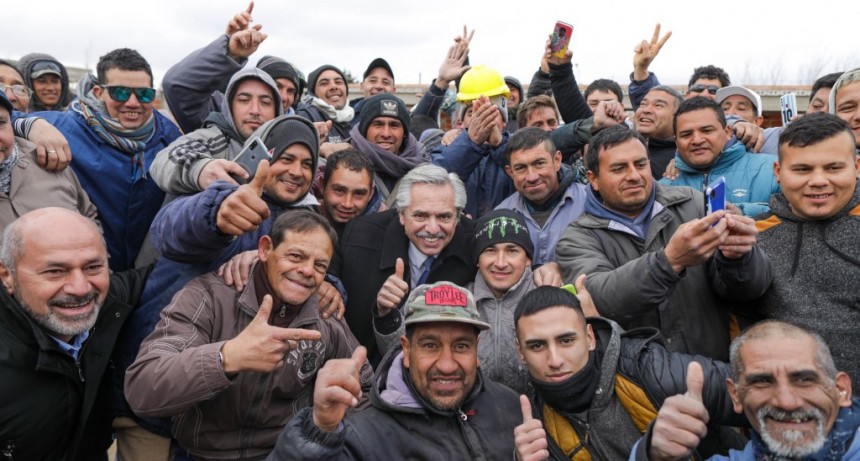“Tenemos que estar orgullosos de que el Estado construya viviendas para las argentinas y argentinos que las necesitan”, afirmó el presidente