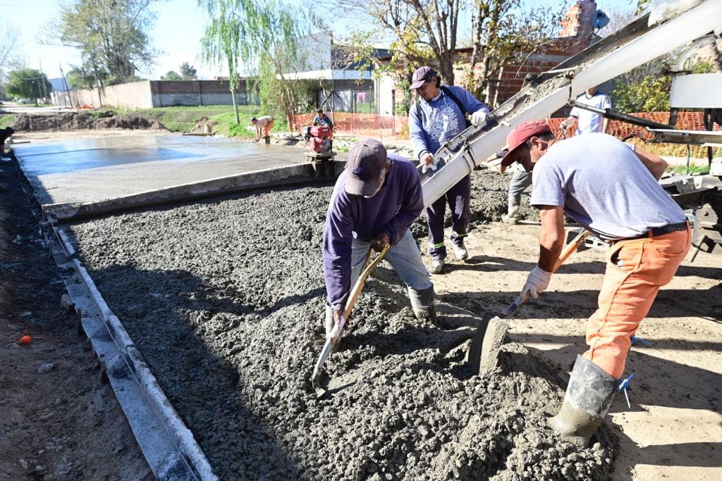 Continúan los trabajos de asfalto en calles de los barrios San Ignacio y La Morita